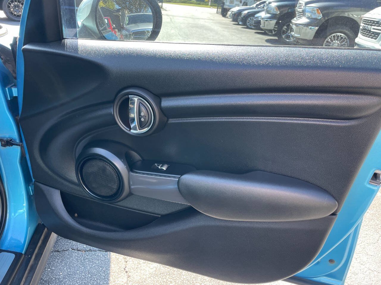 Used 2015 MINI Cooper 4-Door Hardtop FWD image 23