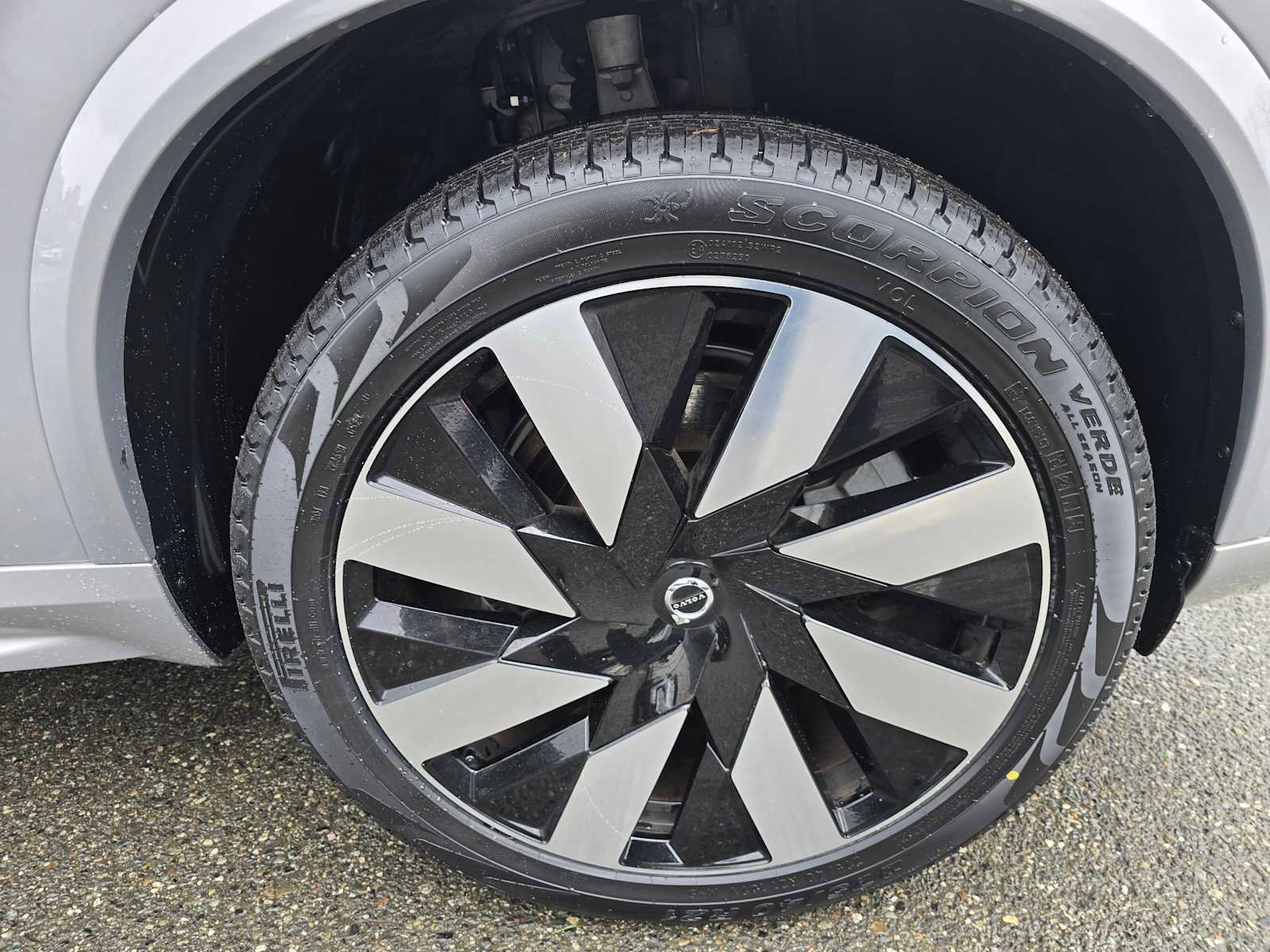 Certified 2023 Volvo XC90 T8 Ultimate w/ Protection Package Premier image 9