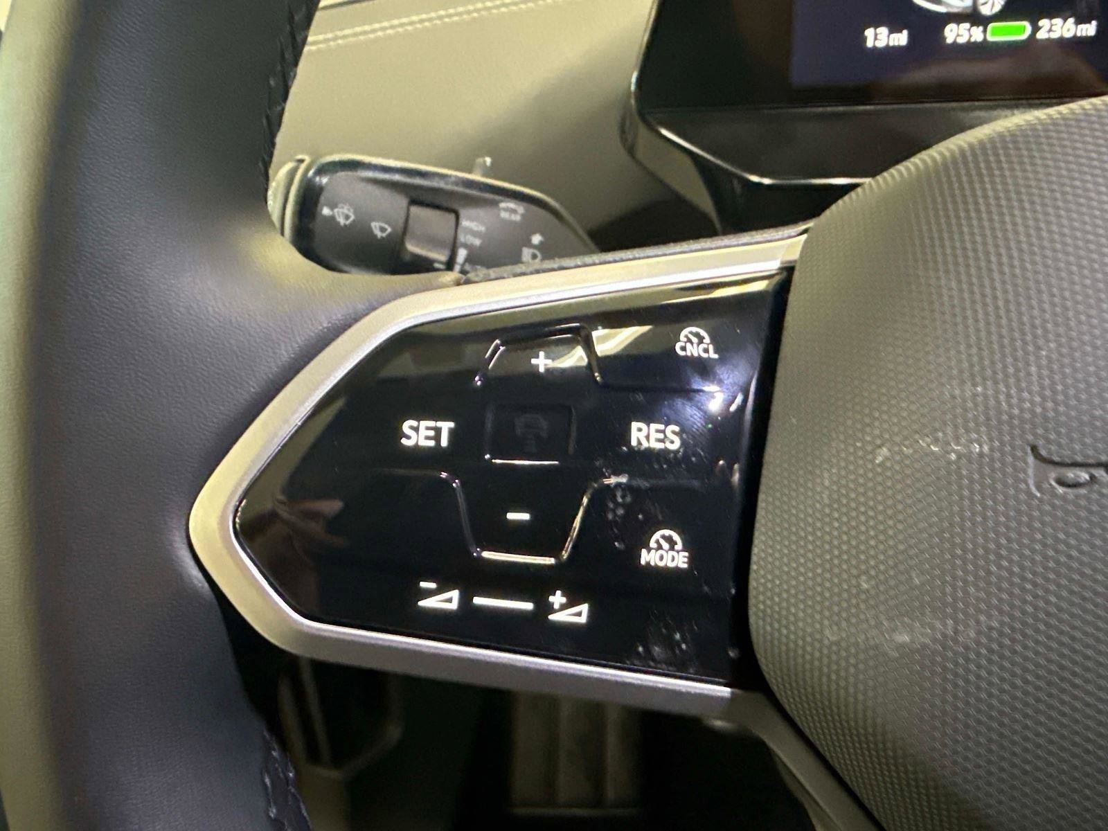 New 2025 Volkswagen ID.4 Pro AWD/4WD image 29