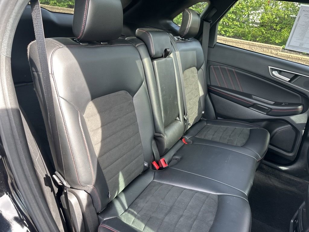 Used 2023 Ford Edge ST-Line w/ Class II Trailer Tow Package AWD/4WD image 31