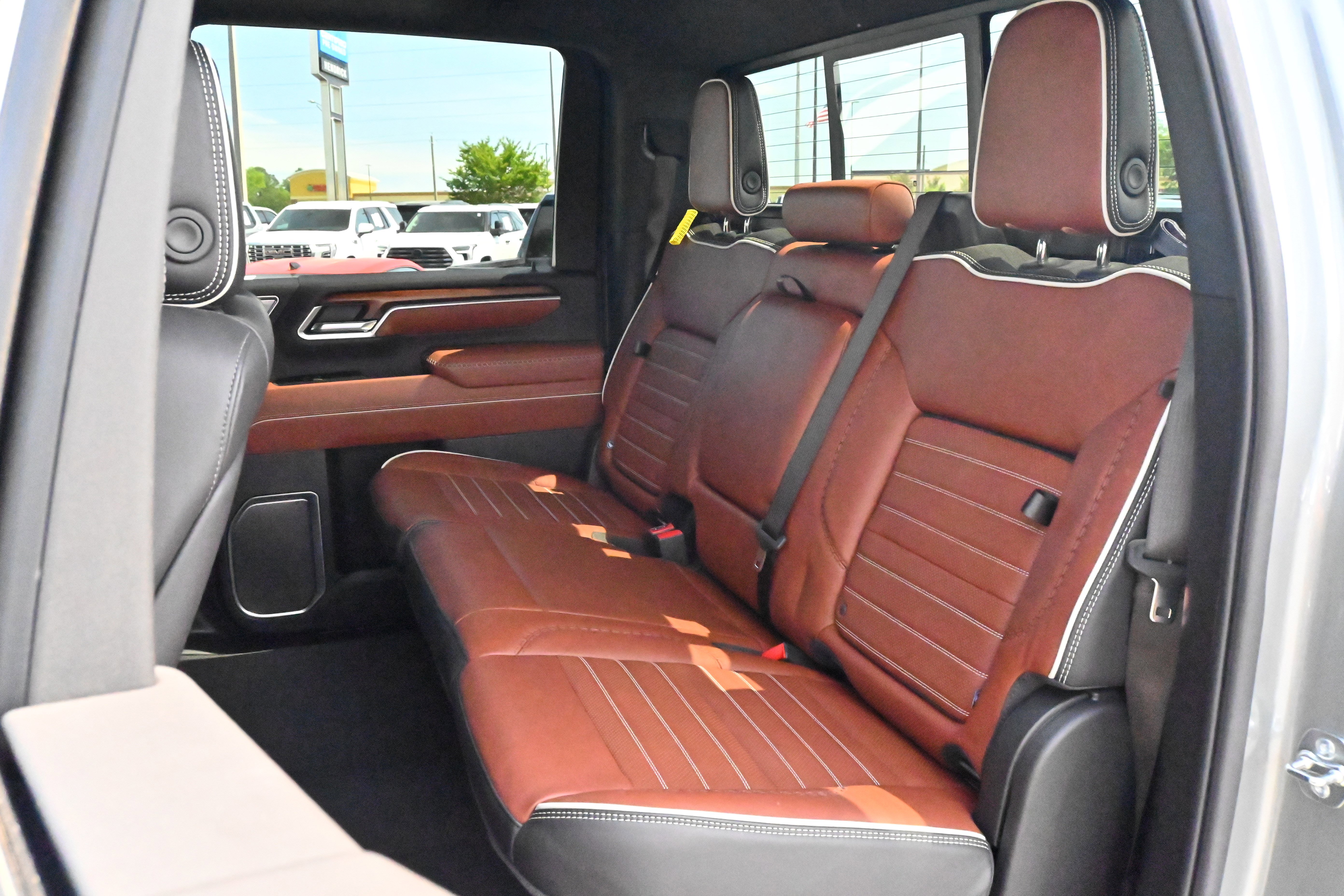 Used 2025 GMC Sierra 2500 Denali Ultimate w/ Max Trailering Package image 10