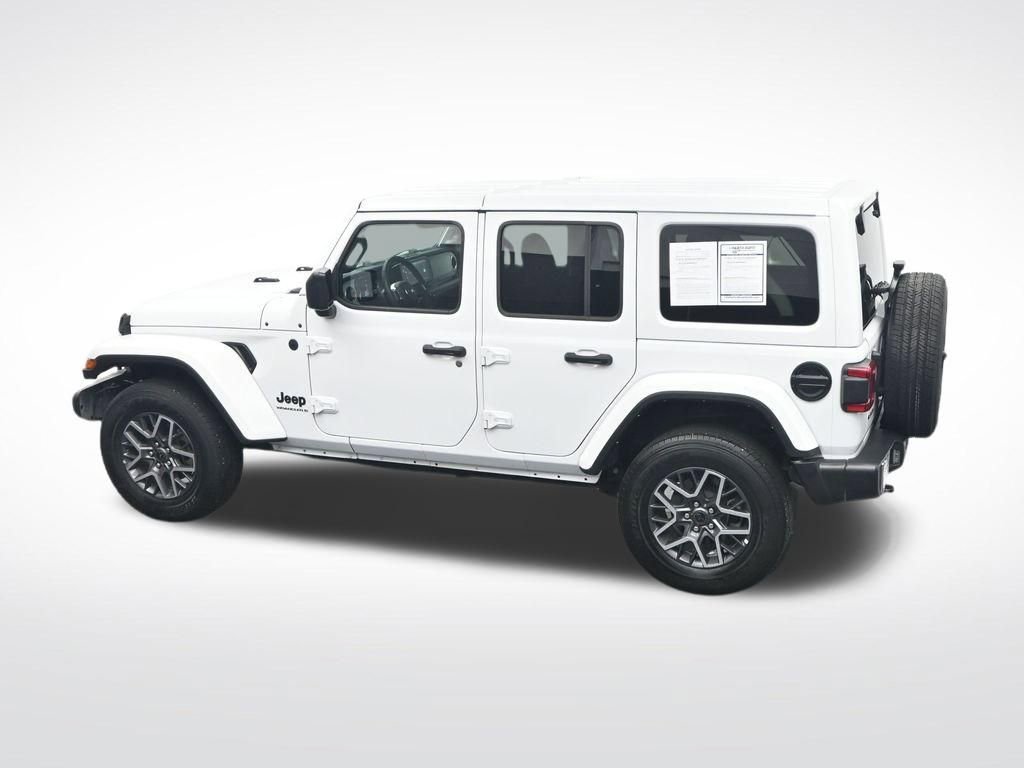 Used 2025 Jeep Wrangler Unlimited Sahara AWD/4WD image 31