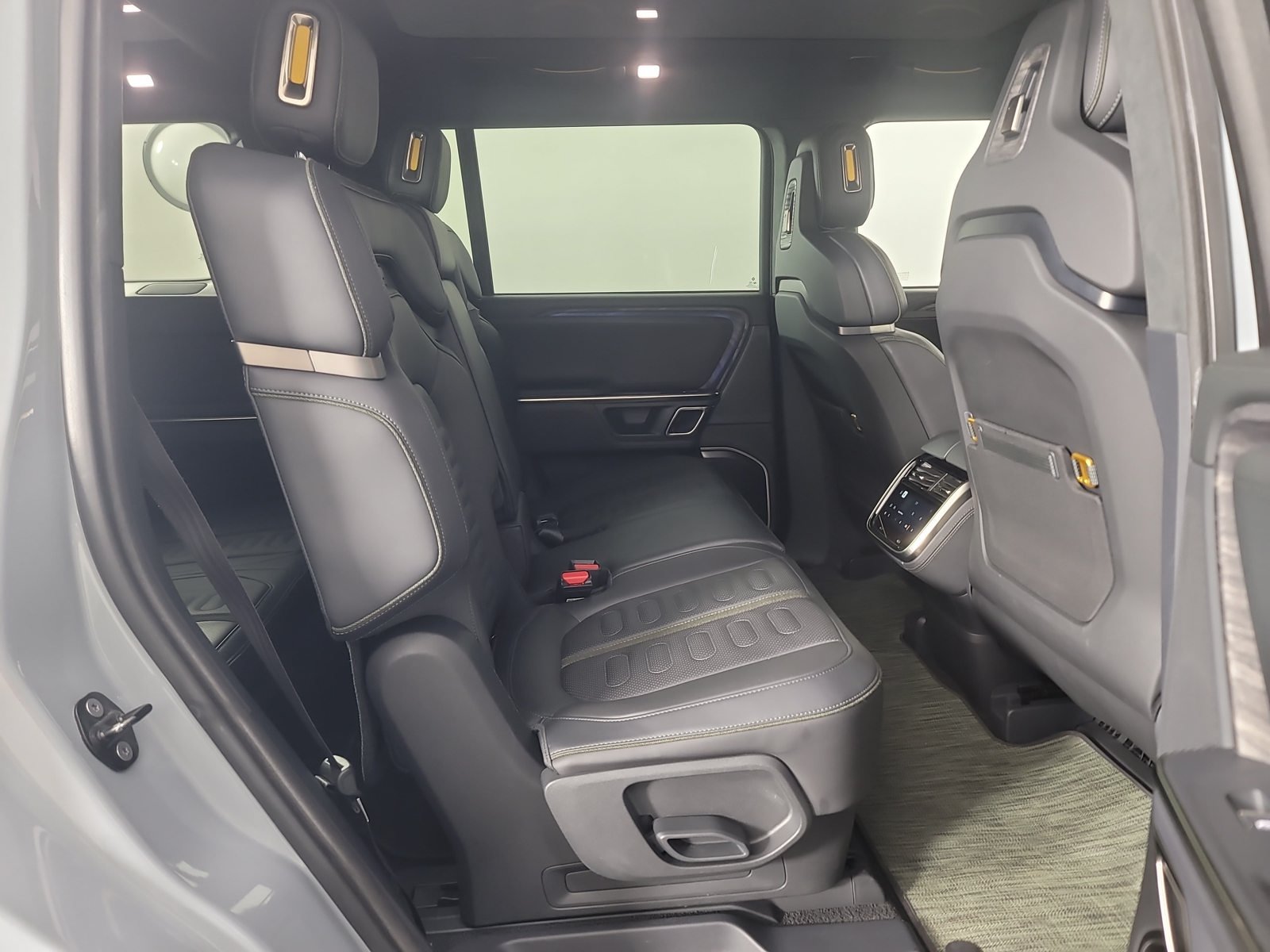 Used 2022 Rivian R1S Launch Edition Quad AWD/4WD image 23