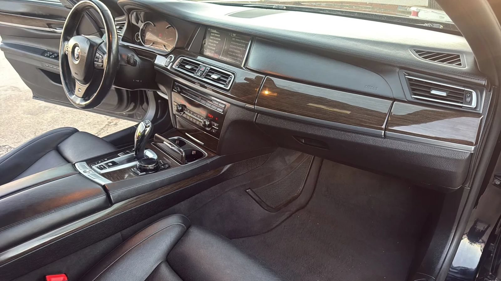 Used 2014 BMW 750Li xDrive AWD/4WD image 28