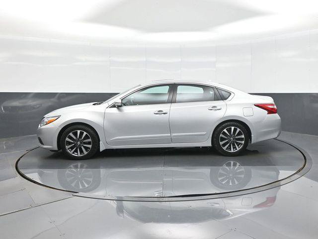 Used 2016 Nissan Altima 2.5 SV w/ Convenience Package FWD image 4