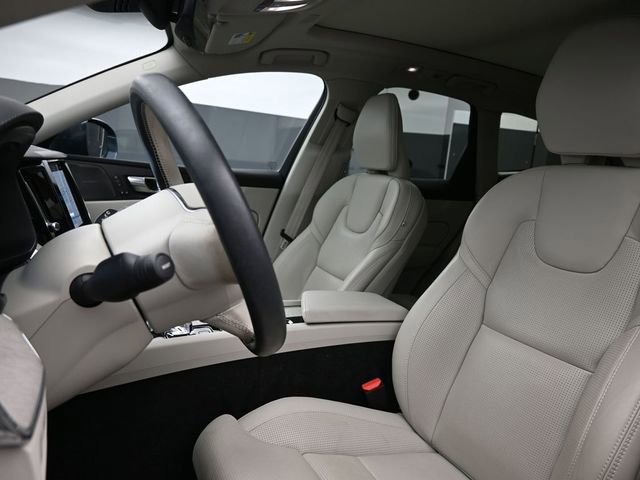 Used 2023 Volvo XC60 B5 Ultimate w/ Climate Package image 10