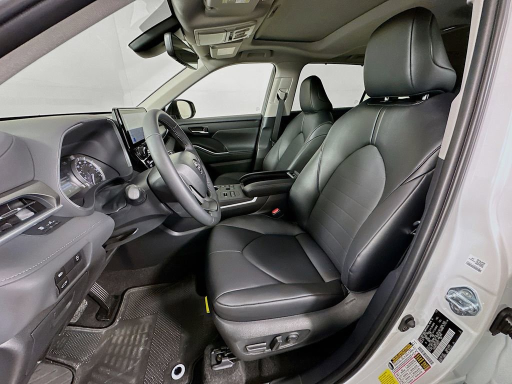 Certified 2026 Toyota Highlander XLE image 21