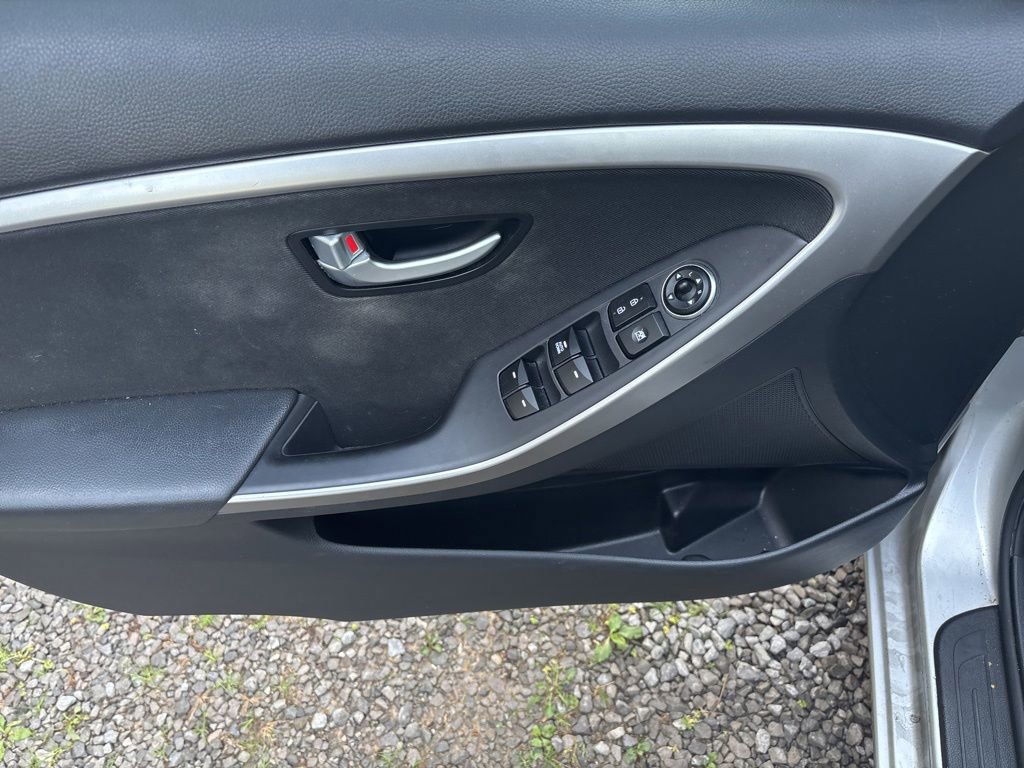 Used 2016 Hyundai Elantra GT FWD image 8