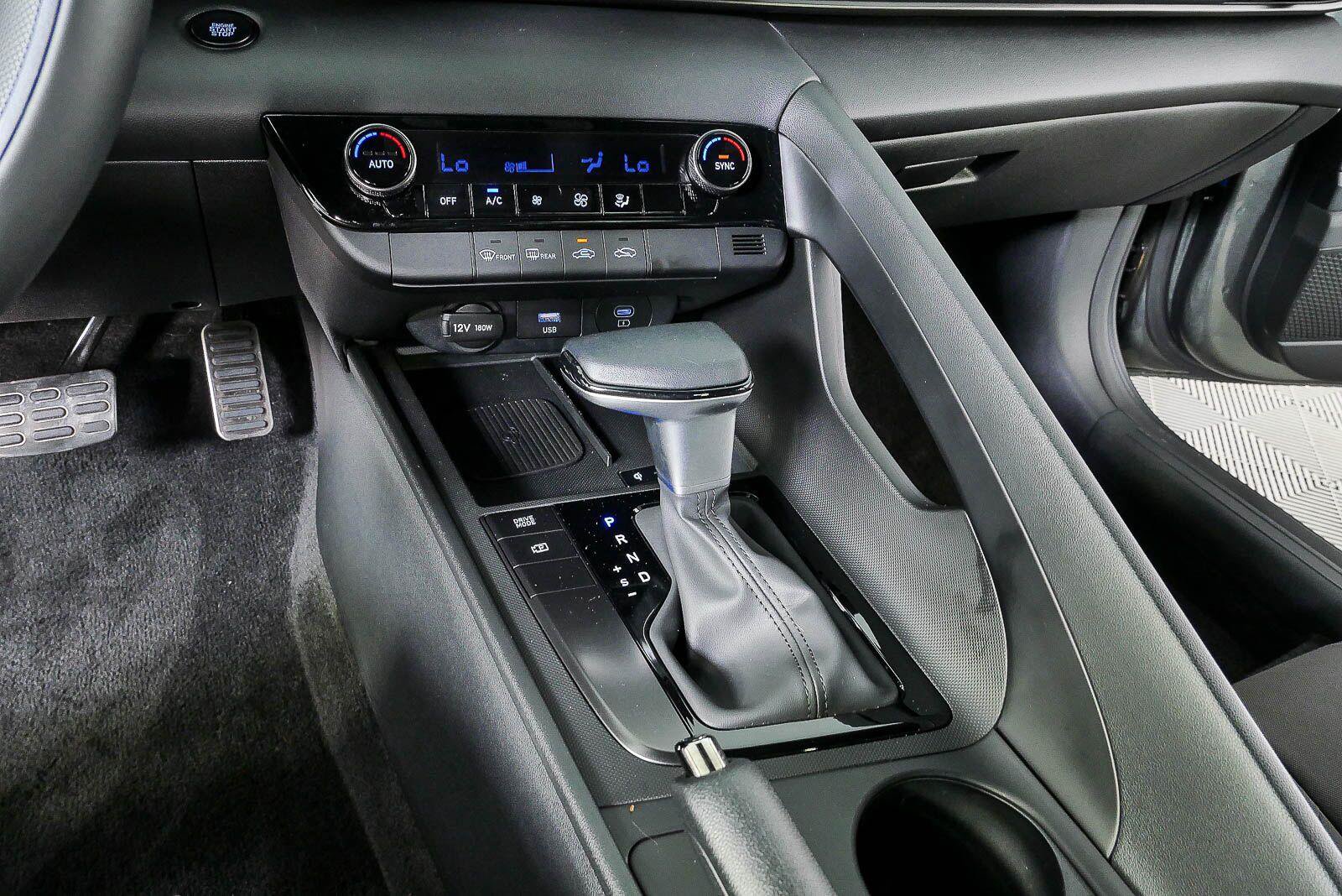 Certified 2025 Hyundai Elantra Sport FWD image 16