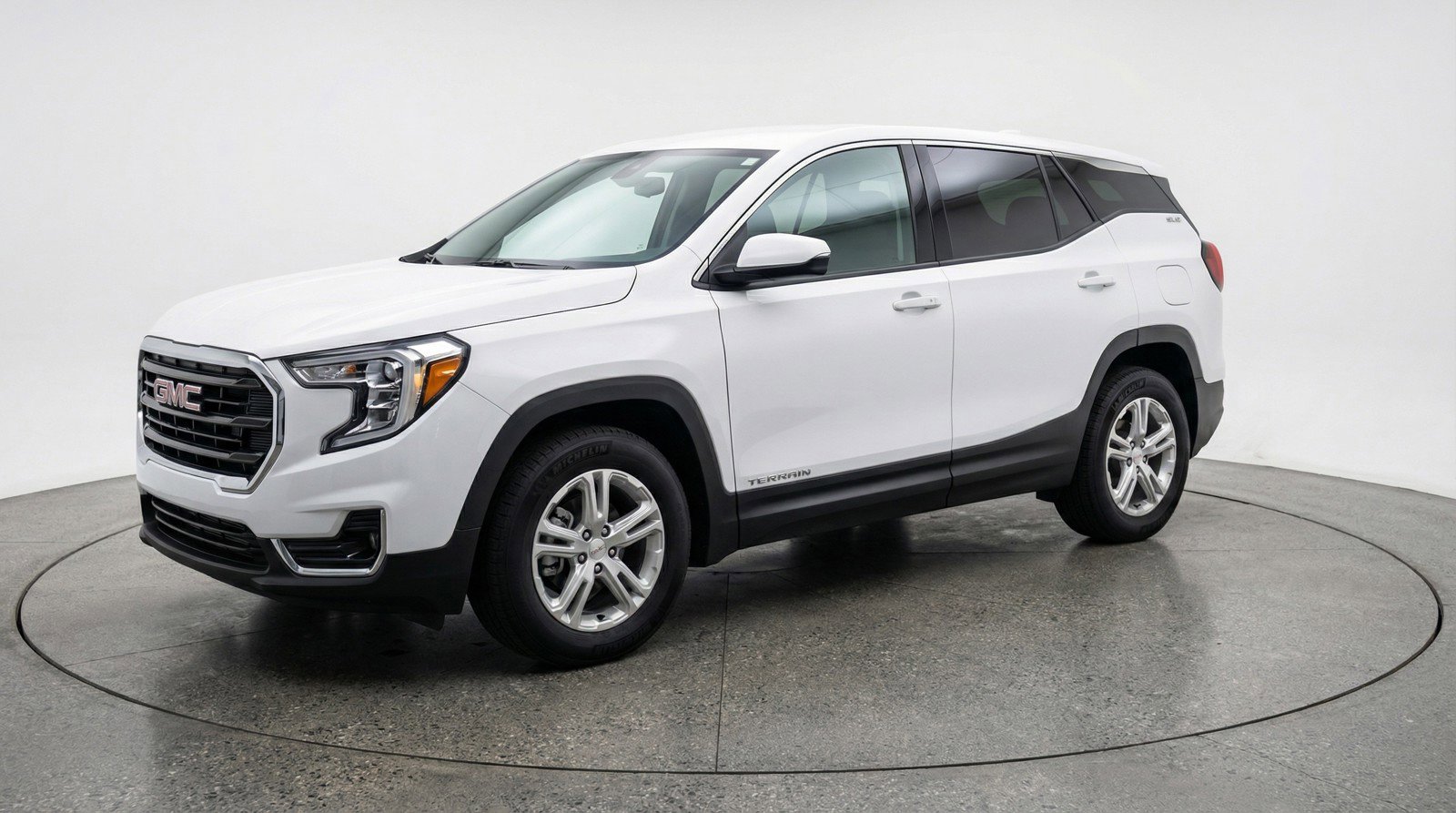 Used 2024 GMC Terrain SLE image 3