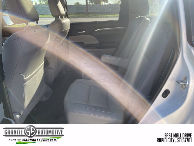 Used 2019 Toyota Highlander Limited Platinum AWD/4WD image 26