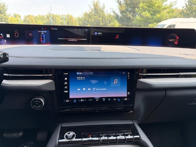 New 2027 Lincoln Navigator Reserve AWD/4WD image 19