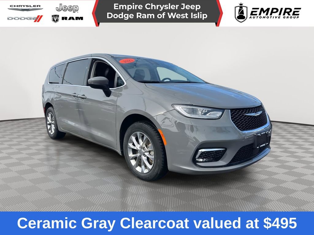 Used 2023 Chrysler Pacifica Touring-L image 1