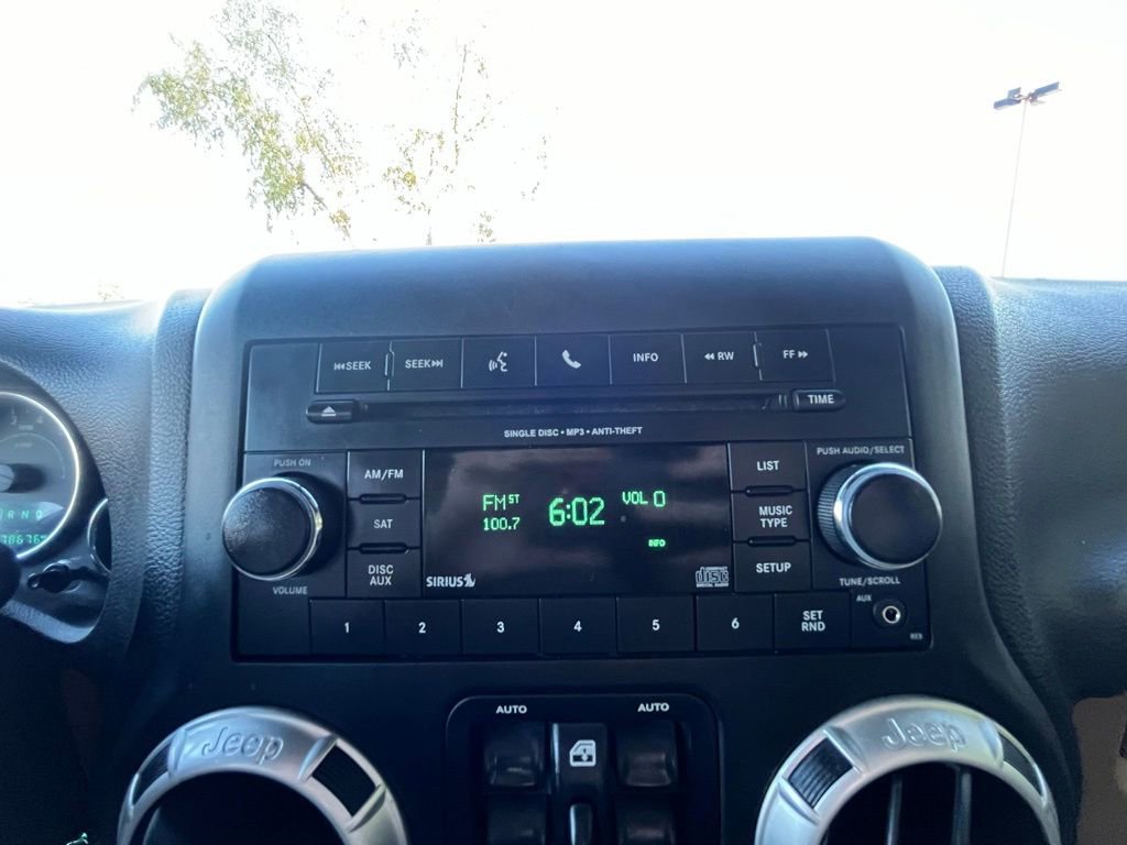 Used 2017 Jeep Wrangler Unlimited Sahara w/ Connectivity Group image 33