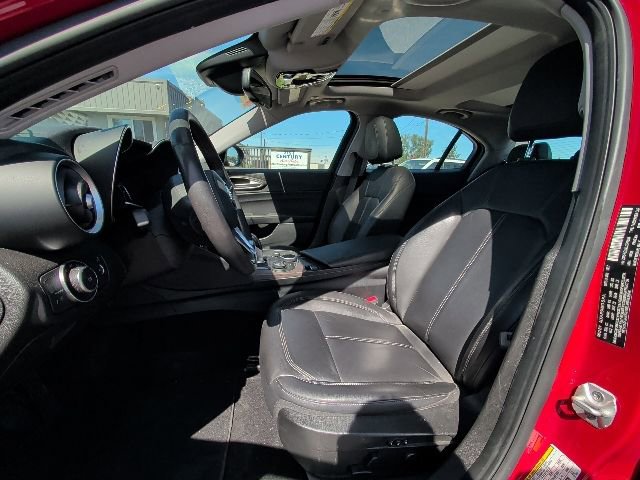 Used 2018 Alfa Romeo Giulia Ti RWD image 3
