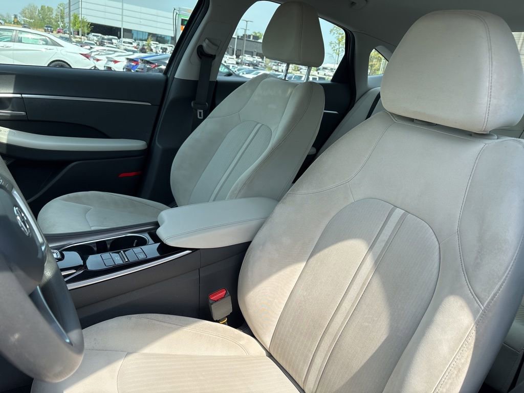 Used 2023 Hyundai Sonata SE w/ Cargo Package image 11