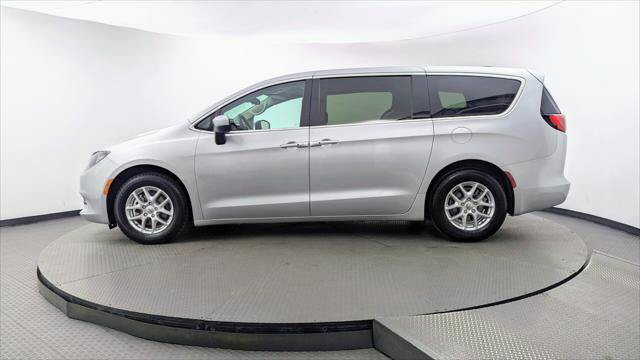 Used 2023 Chrysler Voyager LX FWD image 3