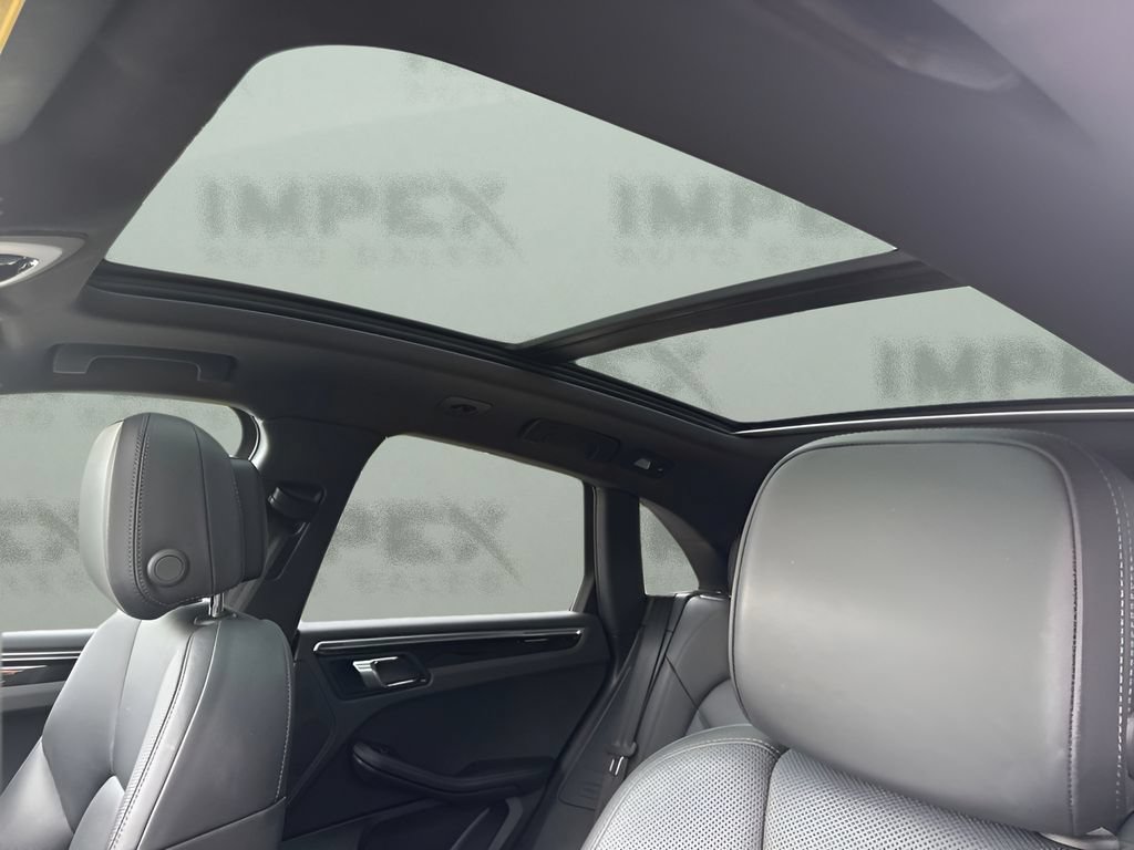 Used 2022 Porsche Macan AWD/4WD image 13