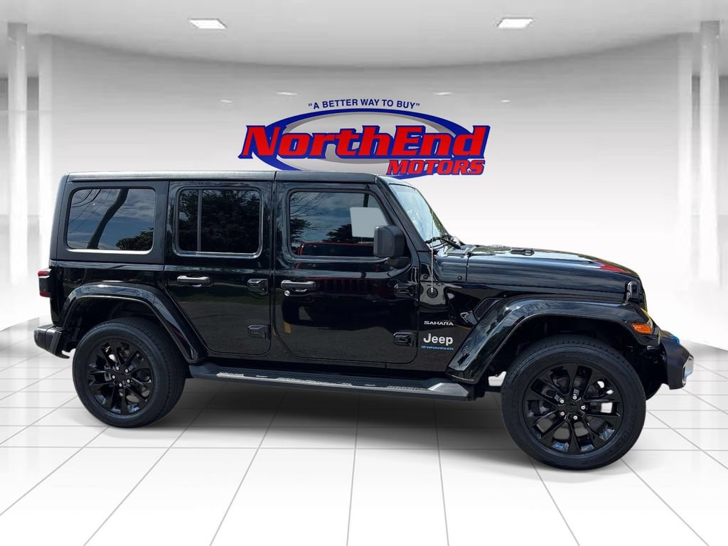 Used 2023 Jeep Wrangler Unlimited Sahara w/ Cold Weather Group AWD/4WD image 2