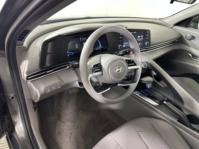 Certified 2025 Hyundai Elantra SE w/ Cargo Package image 13