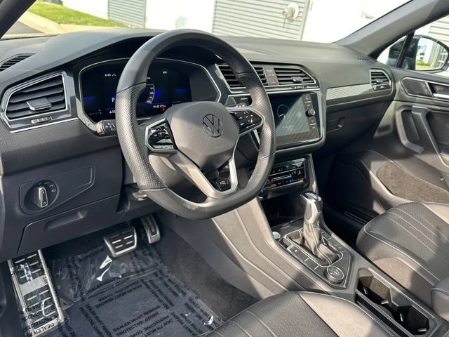 Used 2023 Volkswagen Tiguan SE R-Line AWD/4WD image 31
