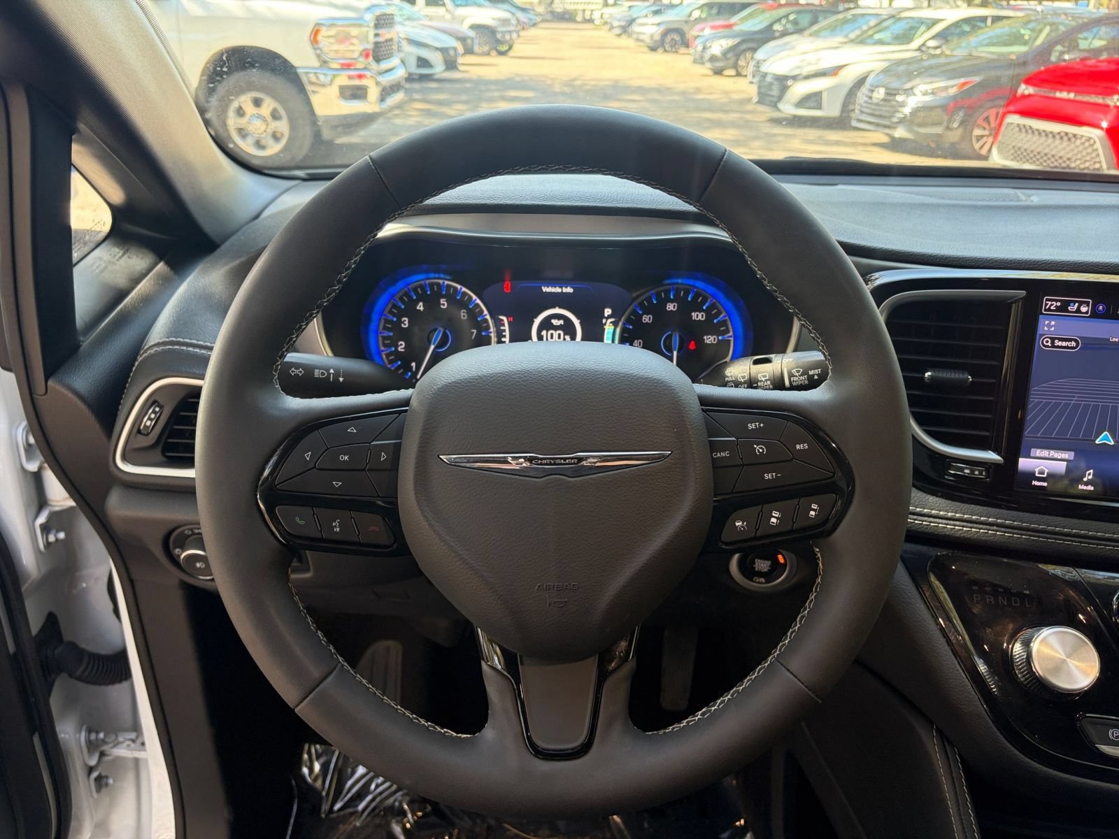 Used 2025 Chrysler Pacifica Limited FWD image 30