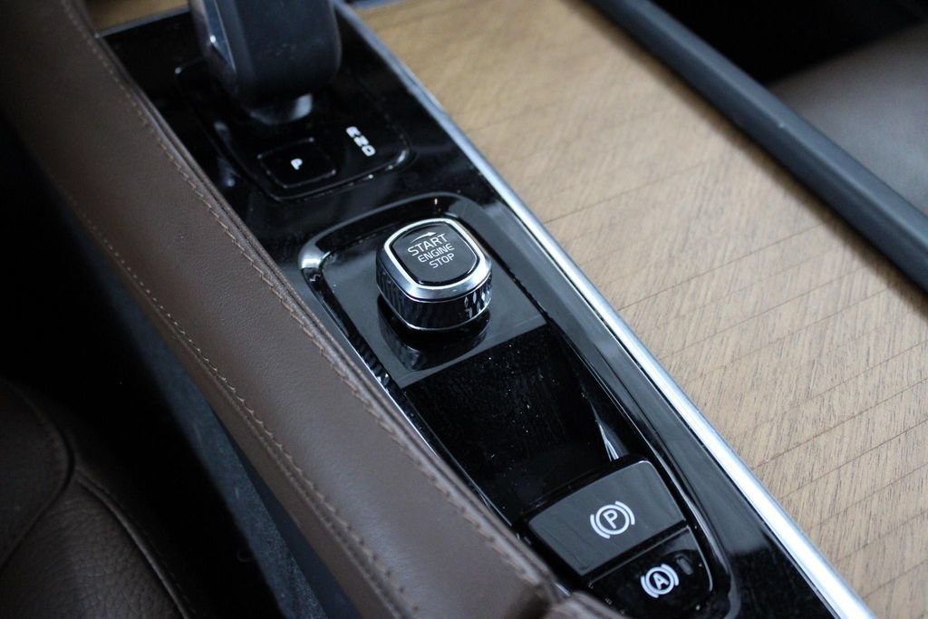 Certified 2023 Volvo XC90 B6 Plus AWD/4WD image 40