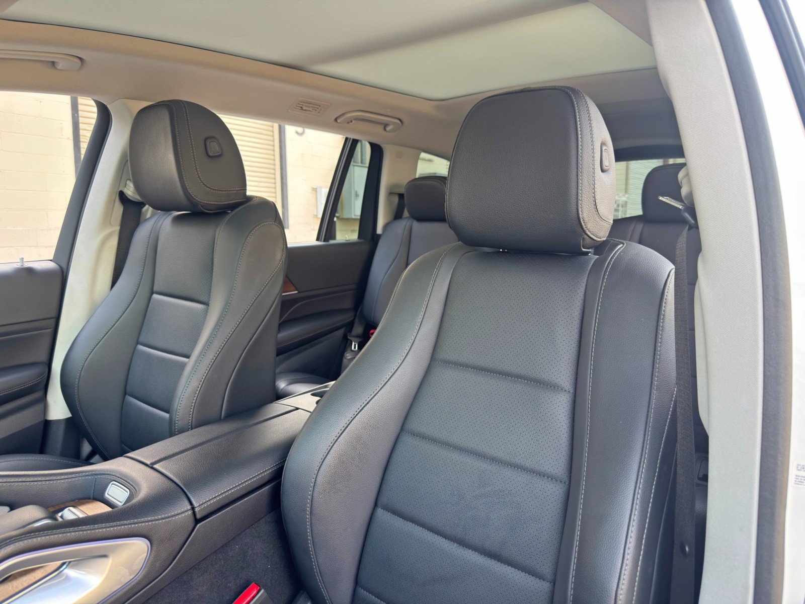 Used 2024 Mercedes-Benz GLS 450 4MATIC w/ AMG Line Exterior image 47