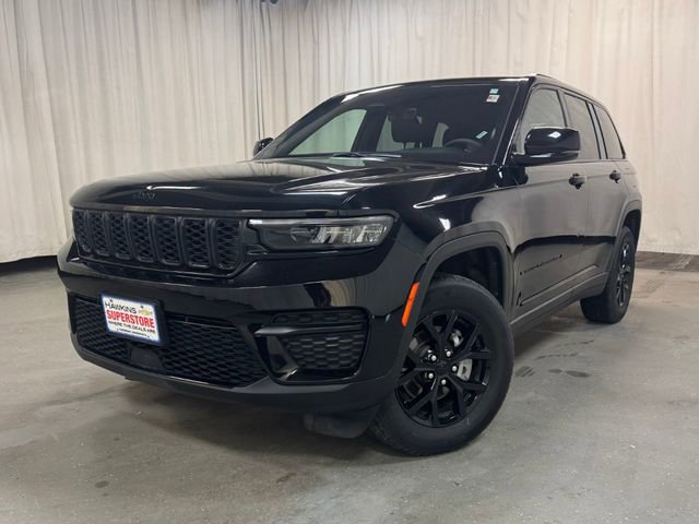 Used 2025 Jeep Grand Cherokee Altitude AWD/4WD image 10