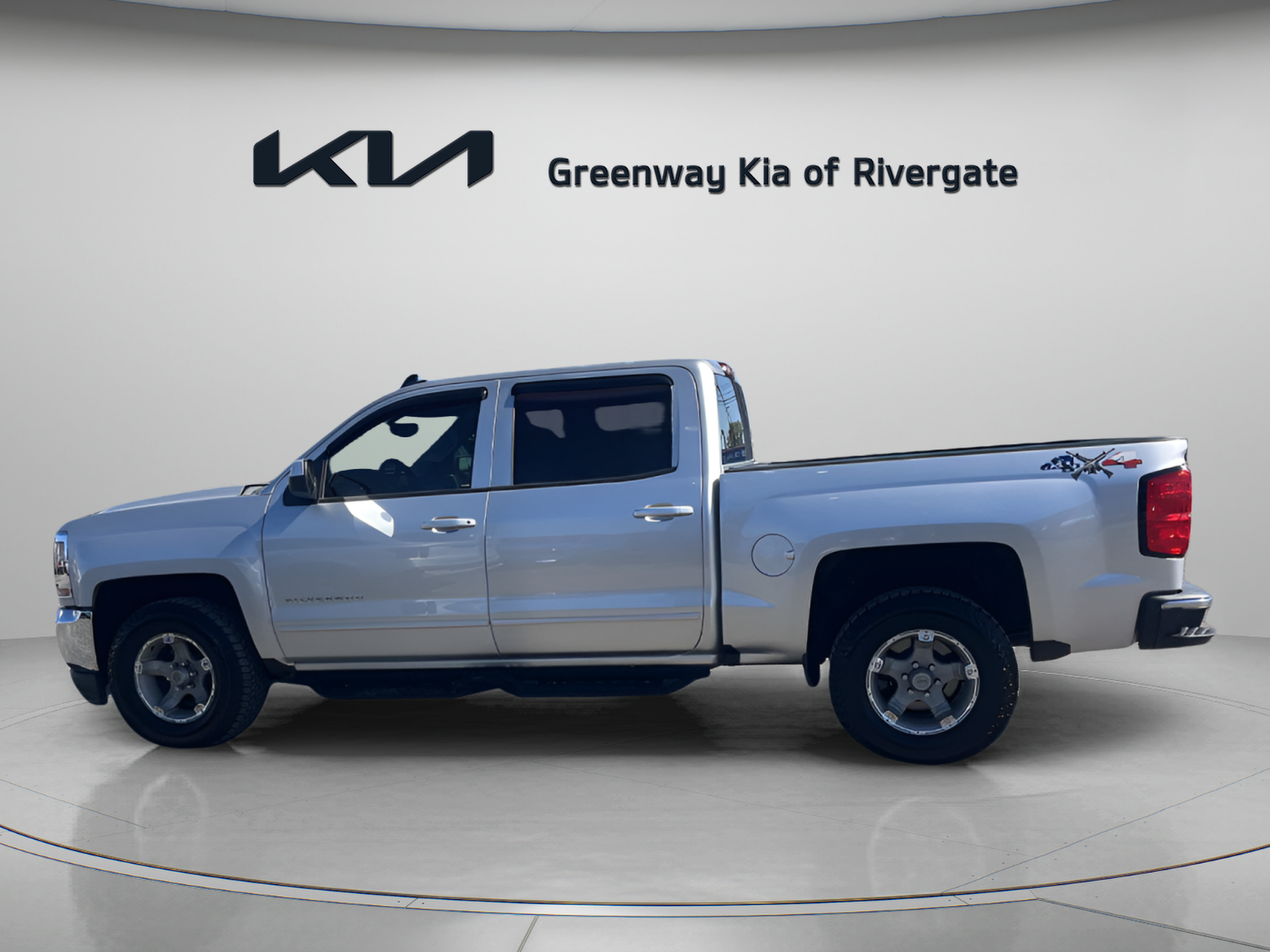 Used 2017 Chevrolet Silverado 1500 LT w/ All Star Edition AWD/4WD image 4