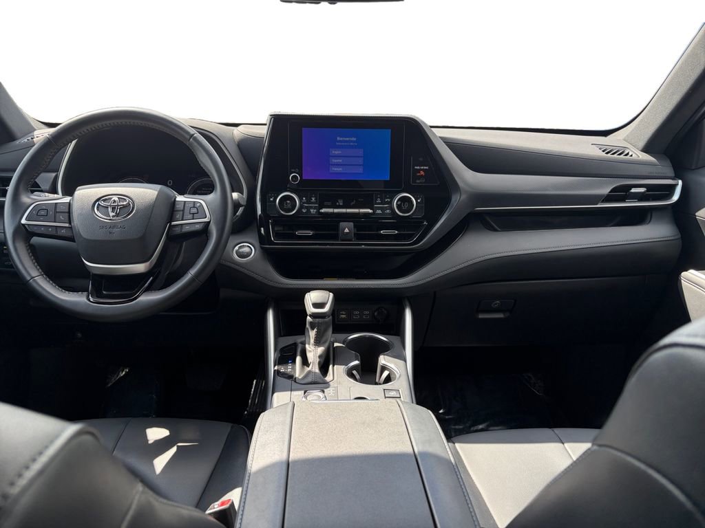 Used 2025 Toyota Highlander XSE AWD/4WD image 12