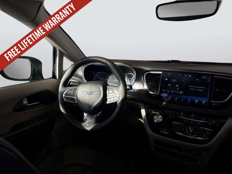 Used 2024 Chrysler Pacifica Limited FWD image 26