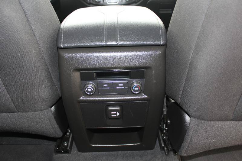 Used 2023 Chevrolet Traverse LT FWD image 19