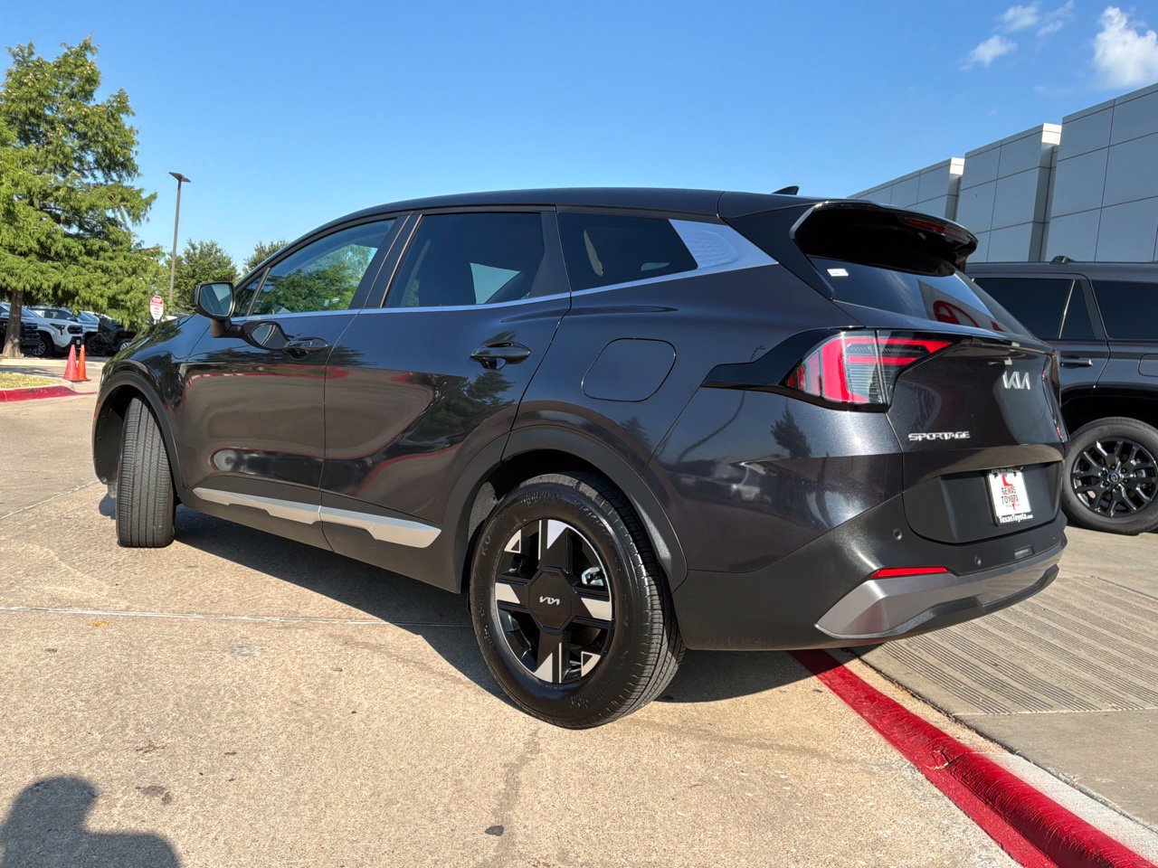 Used 2026 Kia Sportage LX FWD image 8