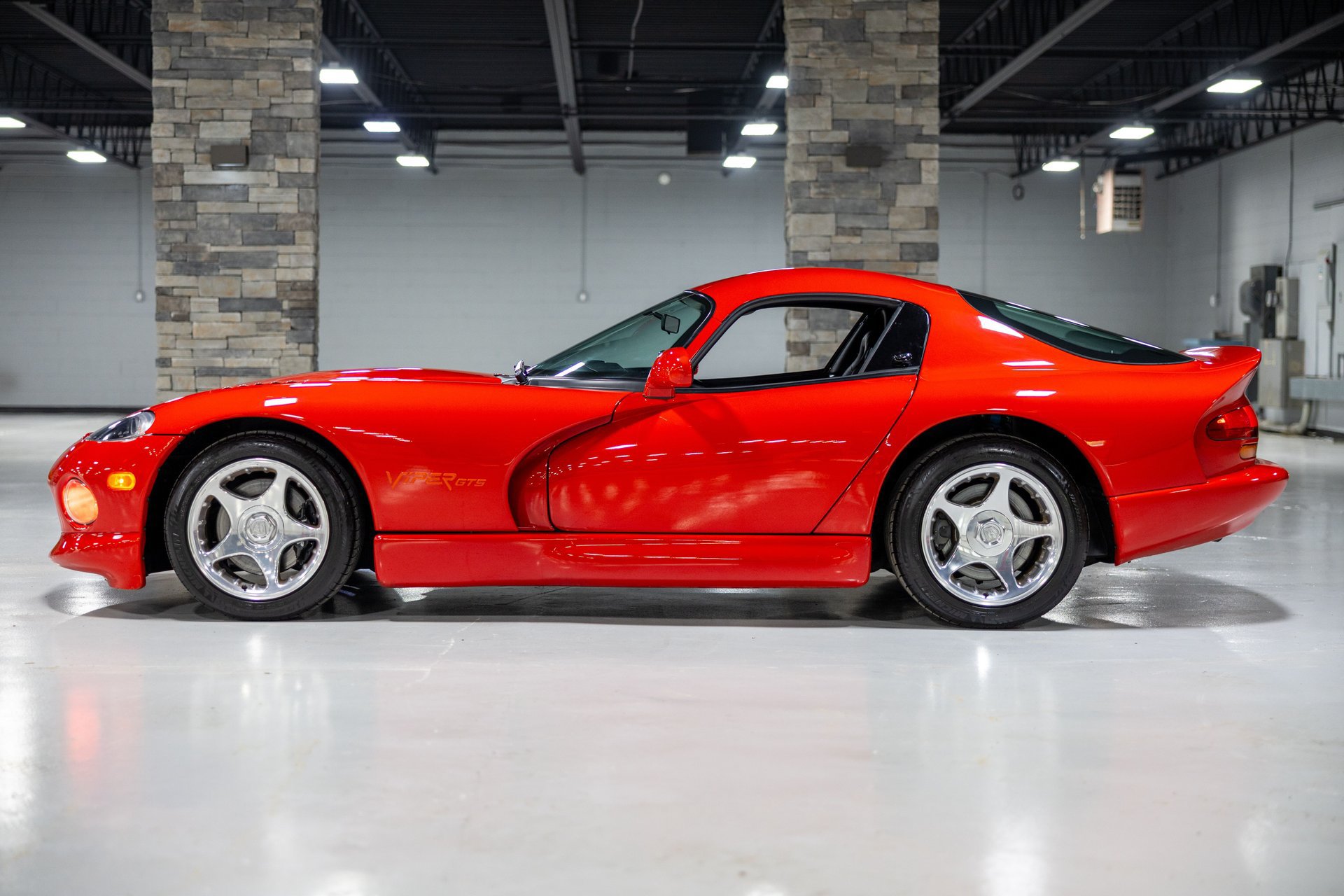 Used 1997 Dodge Viper GTS RWD image 13