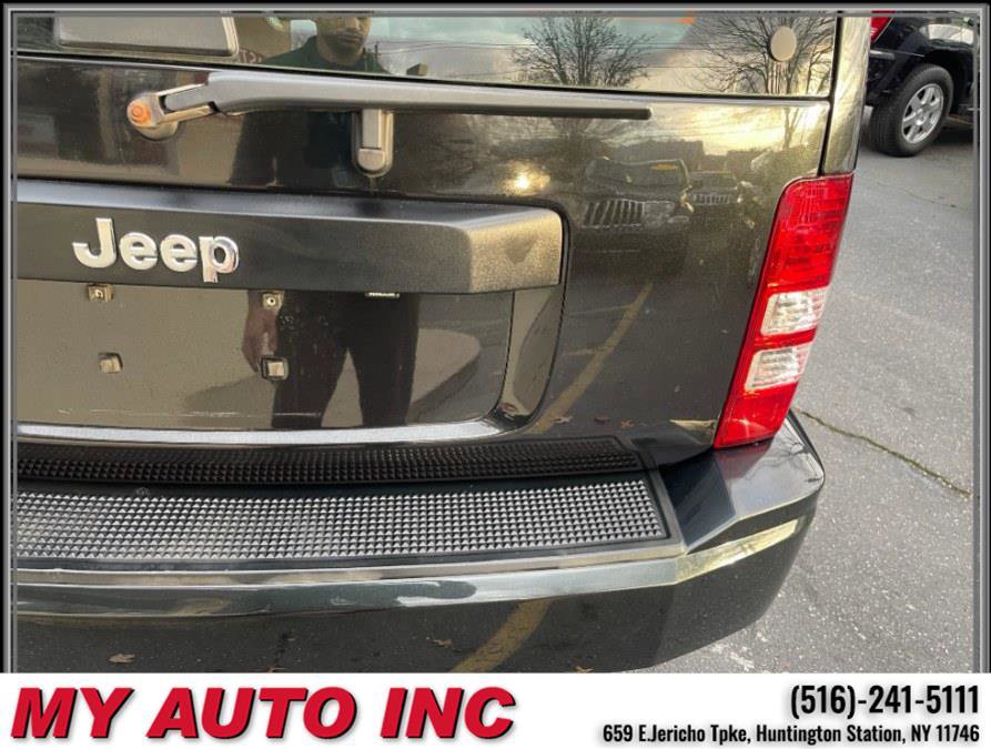 Used 2012 Jeep Liberty Sport image 32