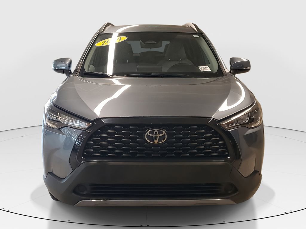 Used 2024 Toyota Corolla Cross LE image 2