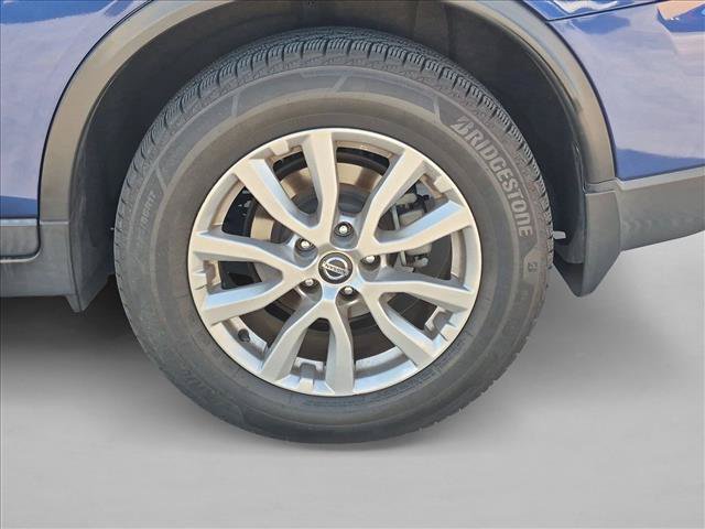 Used 2020 Nissan Rogue S w/ Special Edition Package FWD image 16