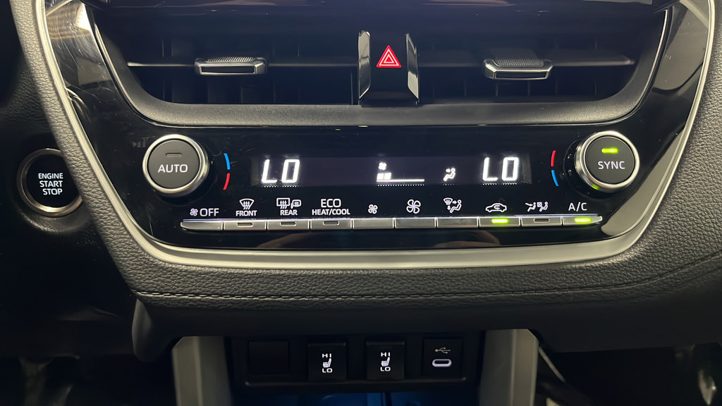 Used 2023 Toyota Corolla Cross XLE AWD/4WD image 17