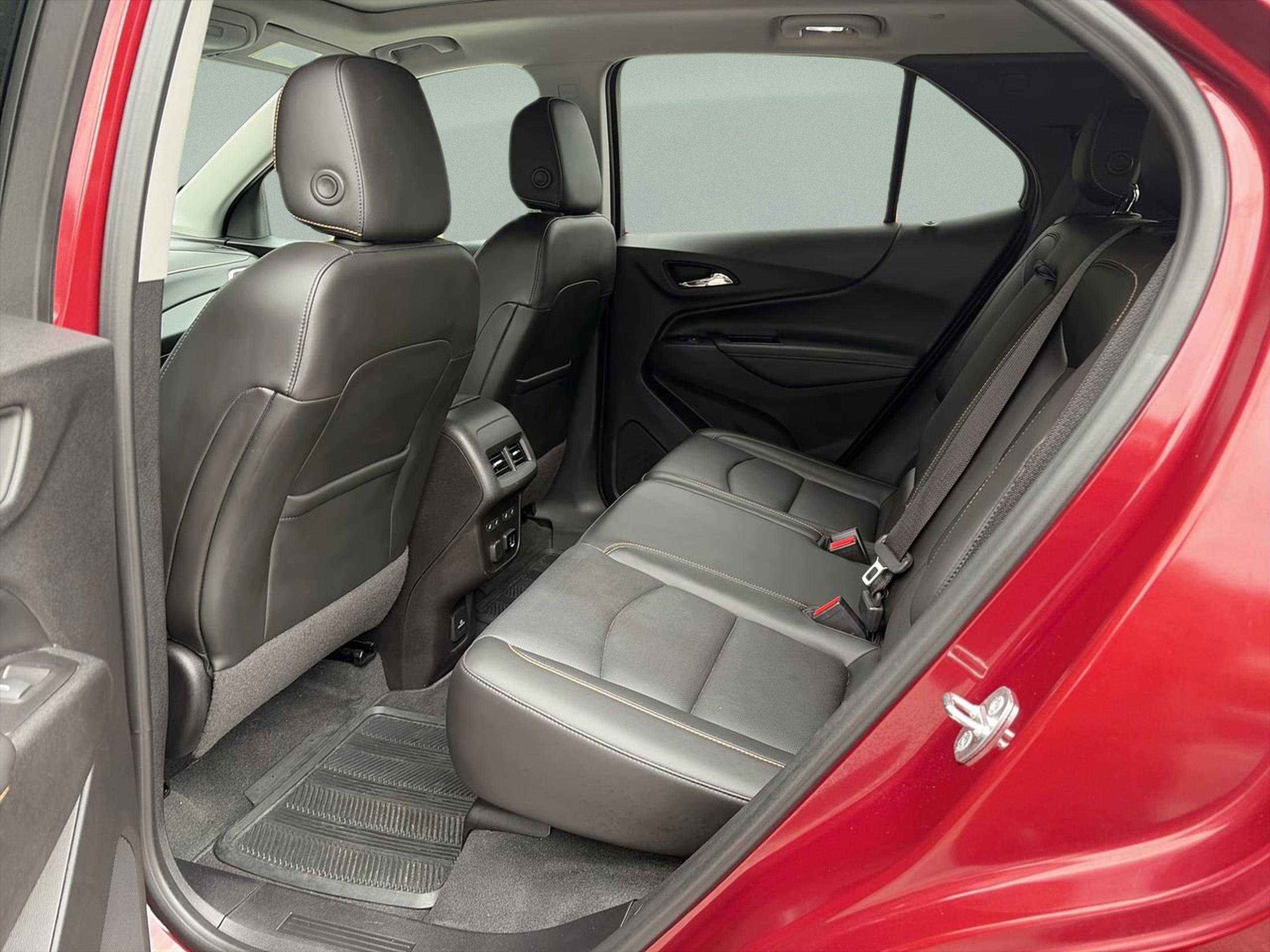 Used 2018 Chevrolet Equinox Premier image 17