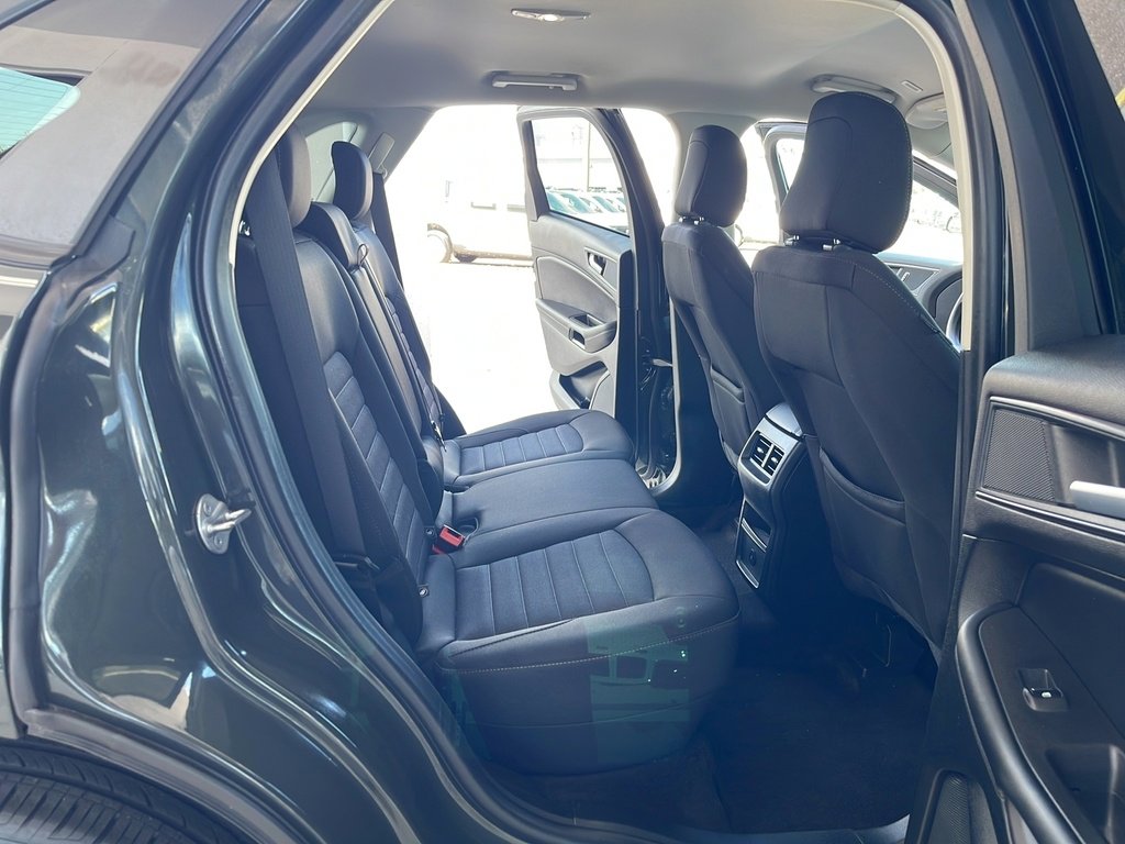 Certified 2024 Ford Edge SE w/ Black Appearance Package image 15