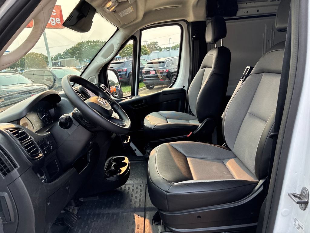 Used 2025 RAM ProMaster 2500 w/ Convenience Group FWD image 19