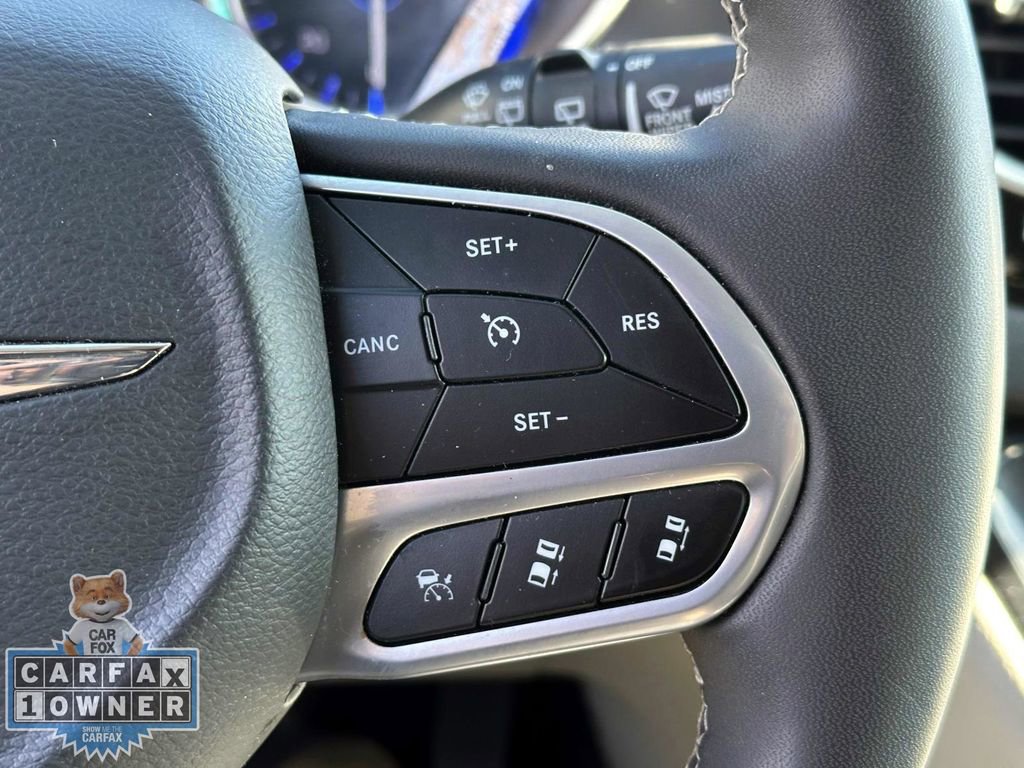 Used 2023 Chrysler Pacifica Touring-L image 26