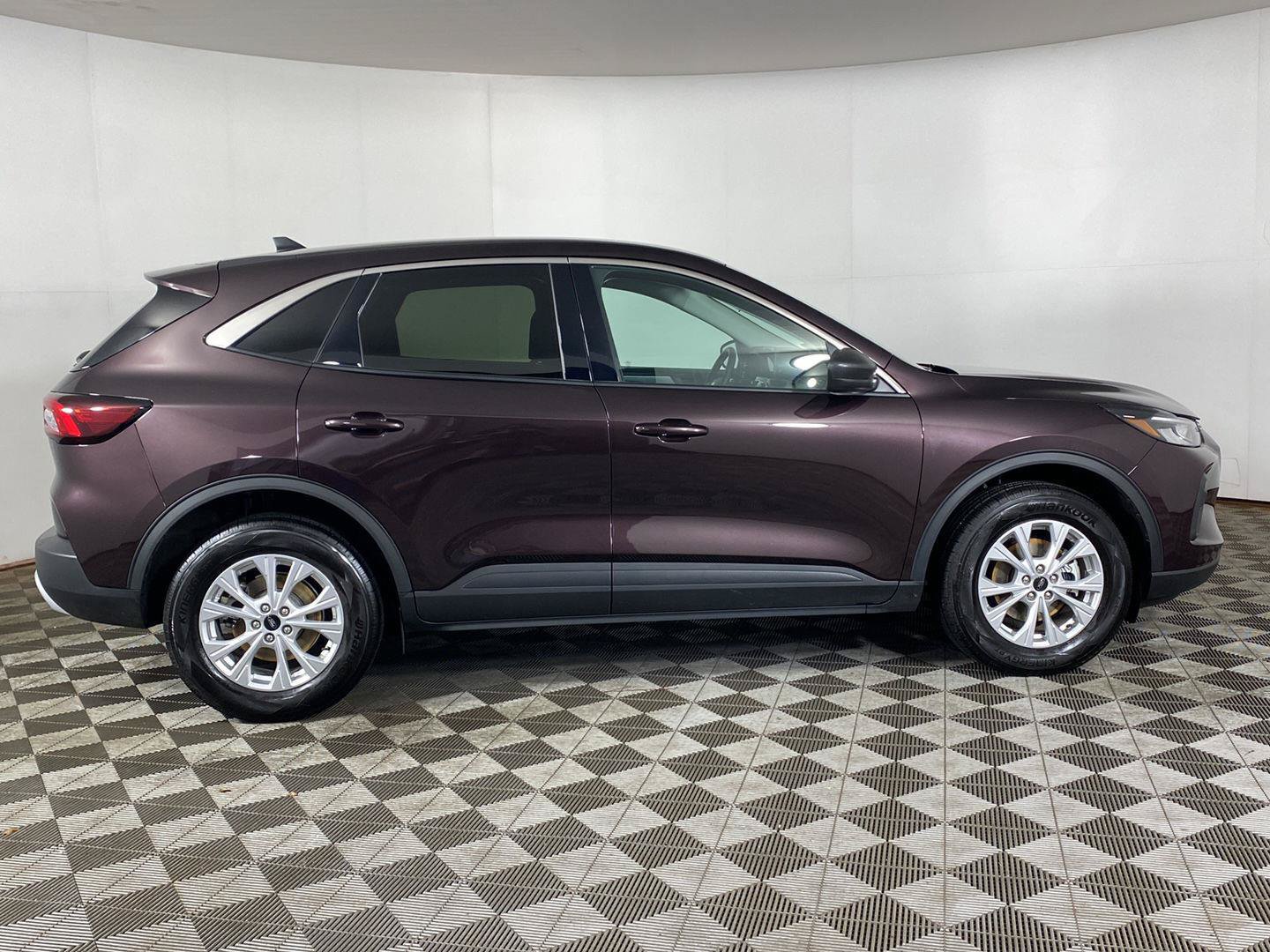 Used 2023 Ford Escape Active AWD/4WD image 25