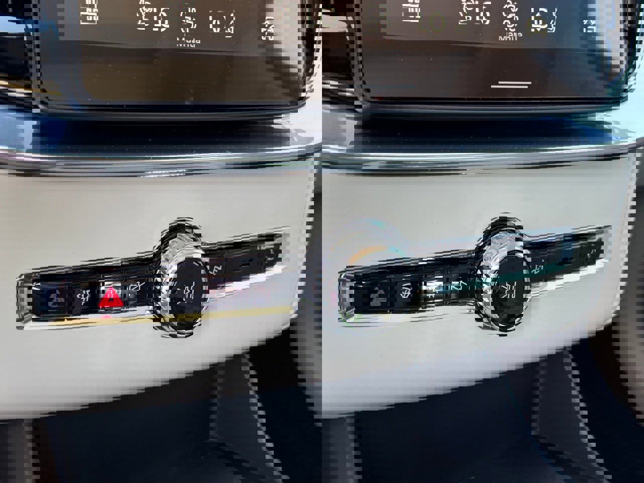 New 2026 Volvo XC90 B6 Ultra w/ Protection Package Premier image 15