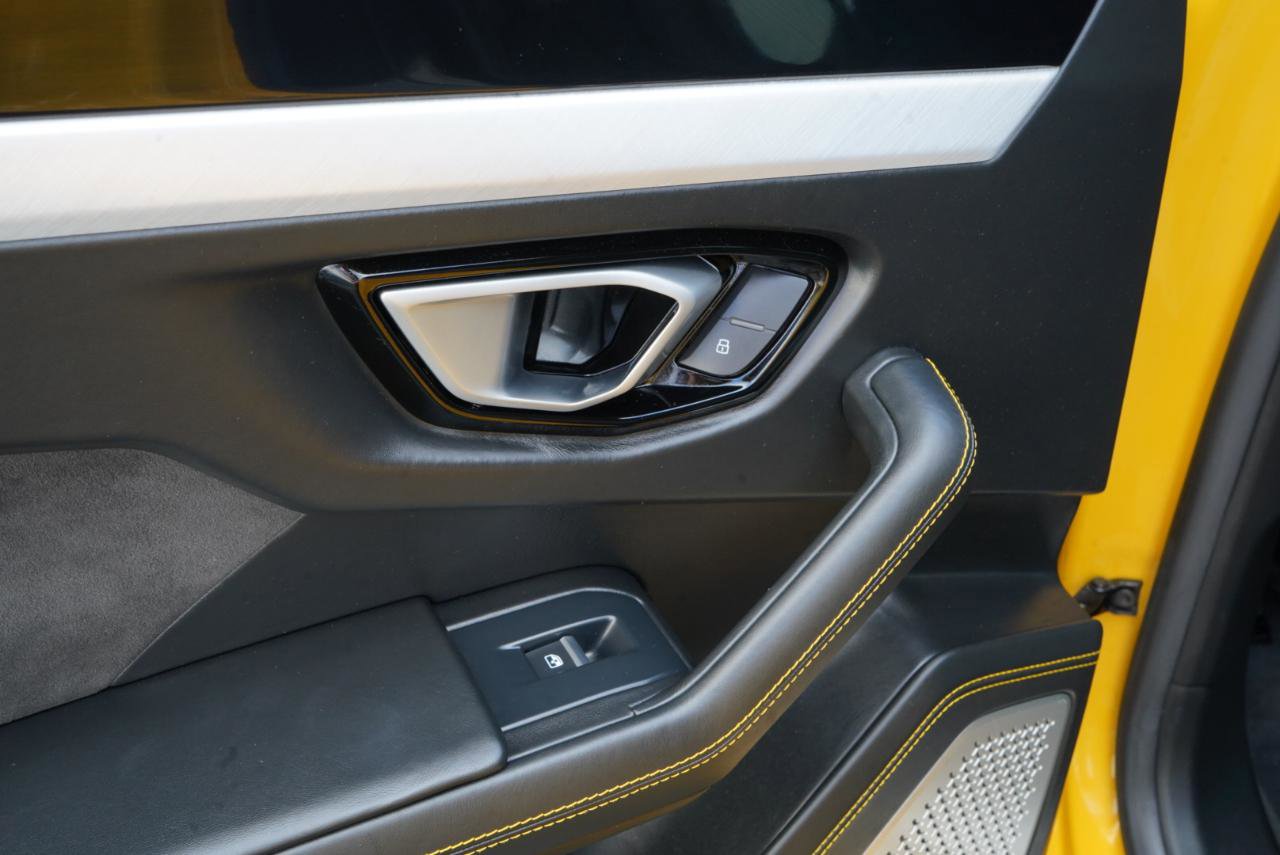 Used 2020 Lamborghini Urus AWD/4WD image 46