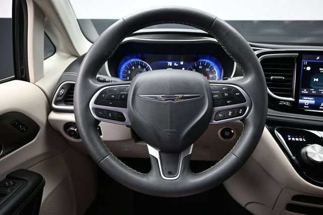 Certified 2022 Chrysler Pacifica Touring-L AWD/4WD image 28