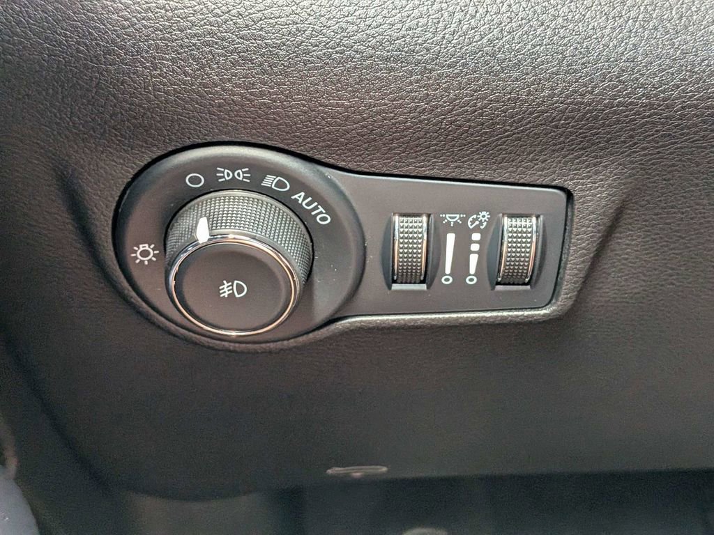 Used 2022 Jeep Compass Latitude FWD image 23