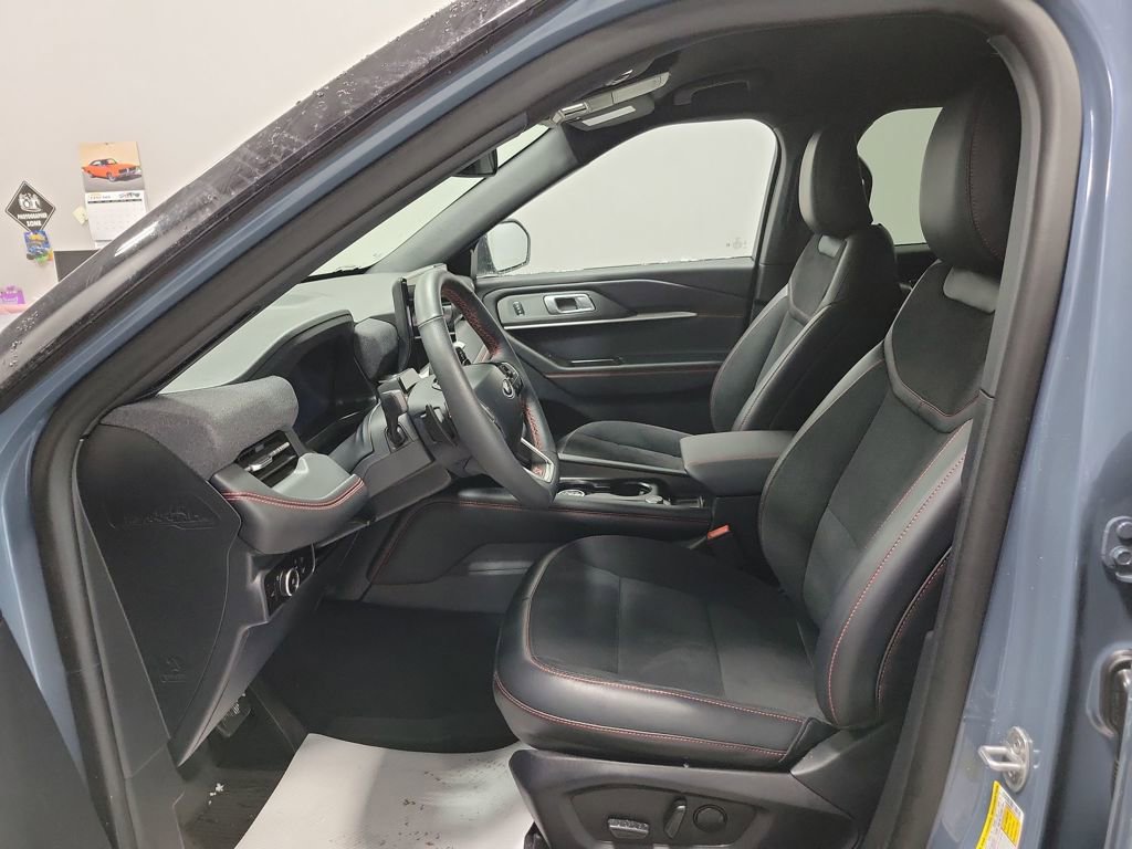 Used 2025 Ford Explorer ST image 34