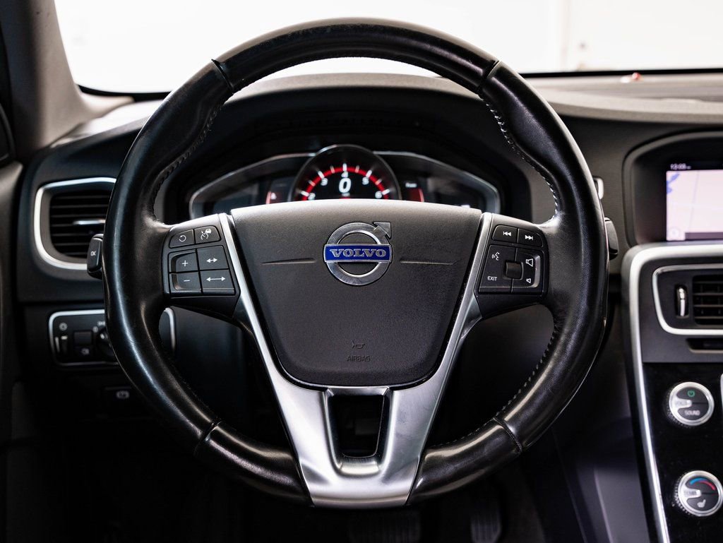 Used 2018 Volvo S60 T5 Cross Country Platinum image 38